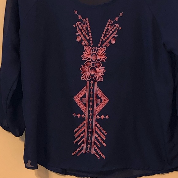 Preloved Navy Blue Top w/ Design Down Front B13 - Picture 3 of 7